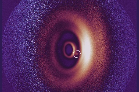 Las observaciones permitieron confirmar que el planeta sigue acumulando gas para formar su atmósfera y que su brillo actual proviene del calor remanente de su etapa inicial de formación