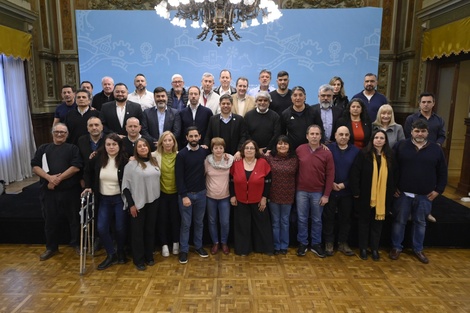 El gobernador con representantes estatales en La Plata. 