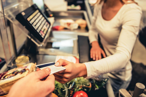 El consumo con tarjeta en supermercados ronda el 46% de las ventas. (Fuente: Archivo)