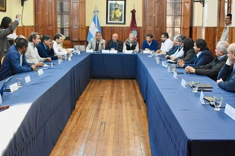 Insisten en obligar a residentes médicos a rotar en el interior provincial 