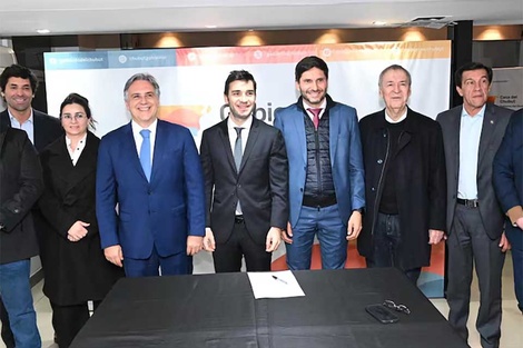 Una encuesta nacional ubicó a Pullaro entre otros nombres, entre ellos integrantes de Provincias Unidas.  (Fuente: Imagen web)