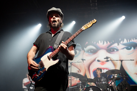 Supergrass en C Art Media: una noche atrapada en el fuzz