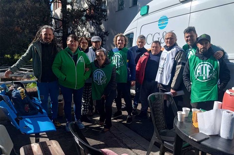 Trabajadores de ATE y activistas de FREJEL protestaron por el recorte.  (Fuente: Imagen web)