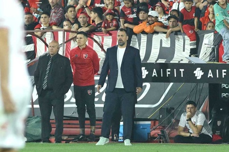 Fabbiani quedó debilitado luego del partido del viernes, porque se agotó la empatía con el hincha. (Fuente: Sebastián Granata)