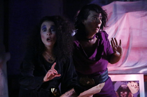 Yanina Giuva y Ale Tineo en El teatro está embrujado. (Fuente: Gentileza)