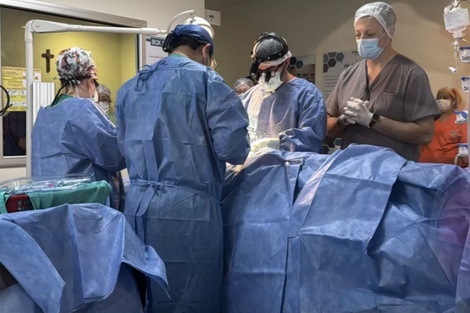 Inédito: conectan a un chico a un corazón artificial para trasladarlo a CABA 
