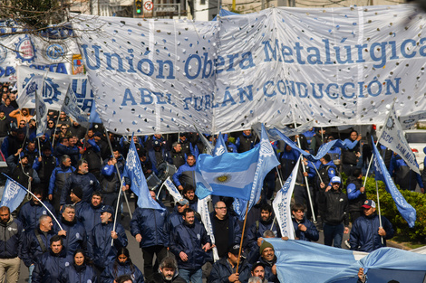 Marcha masiva en San Nicolás por los despidos en Ternium