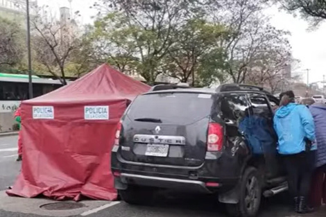 Un hombre murió en plena 9 de Julio mientras manejaba su auto