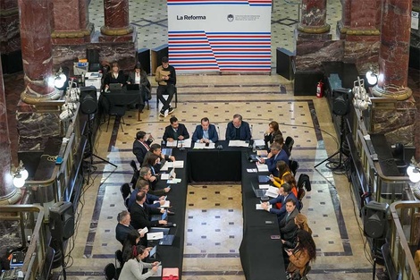 La Comisión Redactora reunida ayer en el ECU de Rosario. (Fuente: Imagen web)
