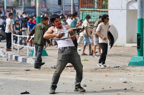 Qué hay detrás del estallido juvenil en Nepal: muertos, renuncias y la caída del gobierno