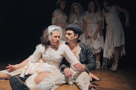 Santiago Pereiro es Vittorino, y Ella es encarnada por seis actrices.  (Fuente: Gentileza)