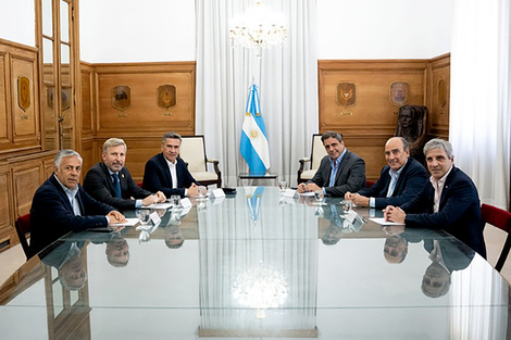 Alfredo Cornejo, Rogelio Frigerio, Leandro Zdero, Lisandro Catalán, Guillermo Francos y Luis Caputo, reunidos.