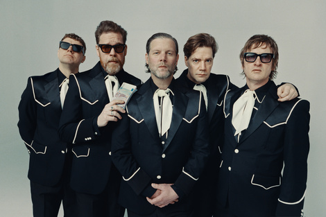 The Hives volverá a Buenos Aires el 1° de febrero de 2026, esta vez en Huracán. Imagen: Dean Bradshaw