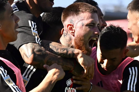 Alonso abre la boca para festejar su gol (Fuente: Redes sociales)