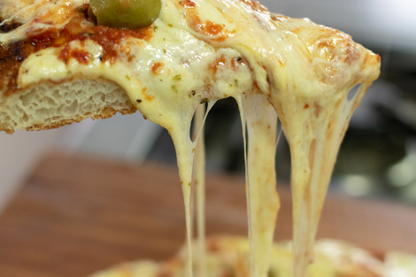Se viene la noche de la pizza y la empanada