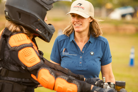 "Cada vez hay más mujeres viajando en moto"