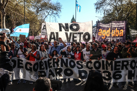 Salvaron a sus hijos en el Garrahan y hoy se unen para rechazar el ajuste y veto de Milei 