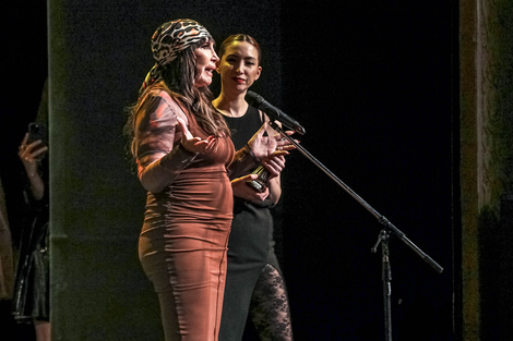 Moria Casán subió a felicitar a su hija Sofía Gala Castiglione. Imagen: Gustavo Gorrini