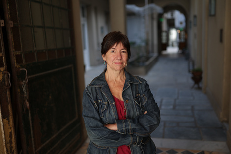 Herrero nació en Madrid en 1965, es una de las especialistas más reconocidas en ambientalismo y militancia feminista