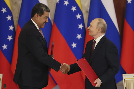 Maduro saluda a Putin durante su visita al Kremlin el 7 de mayo.