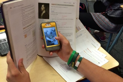 El Gobierno de Buenos Aires prohibió el uso de celulares en las escuelas primarias.
