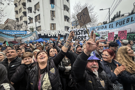 “La vengo a bancar y vengo porque la quiero”, Se esucchó en San José 1111.