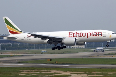 Los datos de la plataforma Flight Radar 24 confirmaron que el avión sobrevoló distintas localidades de la provincia de Buenos Aires en su descenso de emergencia