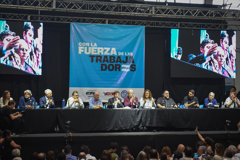 Axel Kicillof y Jorge Taiana, a la cabeza del acto del sindicalismo provincial en Atenas.  (Fuente: Prensa)