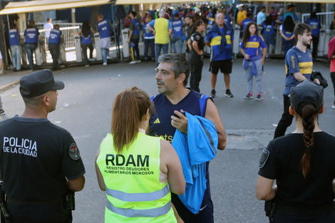 Detectaron a más de 30 deudores alimentarios morosos en estadios de fútbol y espectáculos masivos 