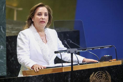 Dina Boluarte, quien estuvo presente en la Asamblea General de las Naciones Unidas, celebra el nombramiento de Gálvez