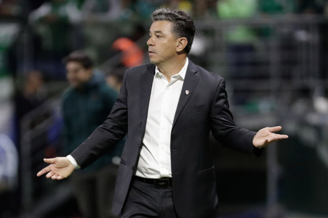 Gallardo dando indicaciones en Brasil 