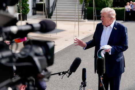 Trump también anunció un arancel del 25 por ciento a todos los camiones pesados ensamblados en el exterior (Fuente: EFE)