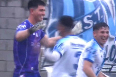 El impactante gol del arquero de San Telmo