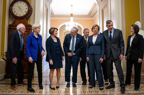 Senadores demócratas le pidieron a Trump que no brinde asistencia financiera a Argentina