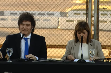 Milei y Bullrich durante la presentación del “plan de tolerancia cero” en la cárcel de Ezeiza
