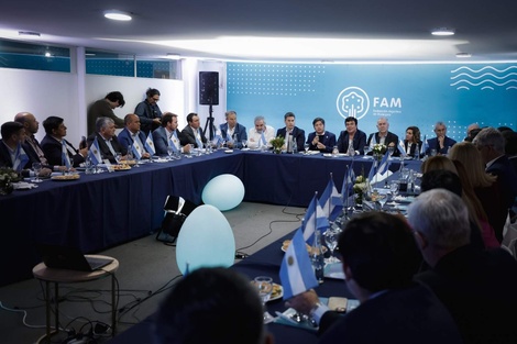 Kicillof y más de 500 intendentes se reunieron en la CABA. 