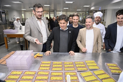 Kicillof, Cuattromo y Costa de visita por la fábrica Lucciano’s.