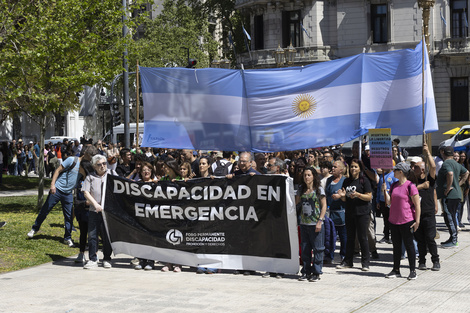 La pensión universal de adultos se redujo de 272.000 a 187.000 beneficiarios.