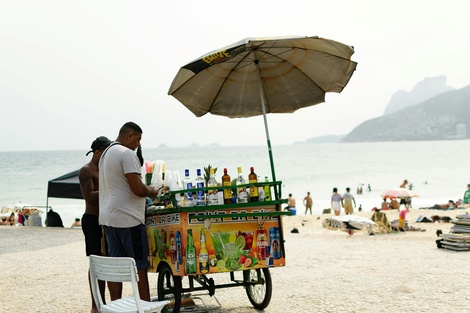 Crisis sanitaria en Brasil por intoxicaciones masivas por bebidas alcohólicas adulteradas