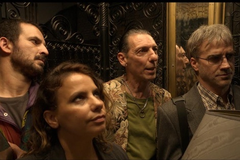 Hendler como el perito Casares en una escena de la película que también dirige. (Fuente: Archivo)
