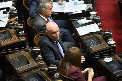 El oficialismo busca forzar a Espert a tomarse licencia antes de que suene la campana. 