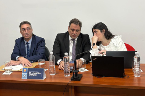 El ministro del Interior en los tribunales de La Plata. 