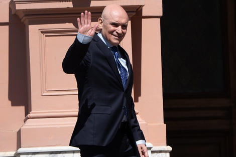 Espert solo y sin nadie que lo apoye