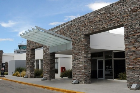 Susto en Chubut: por una falla en una turbina, un avión tuvo que abortar su despegue