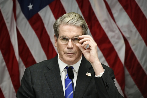 El secretario del Tesoro de Estados Unidos anunció el salvataje para Argentina