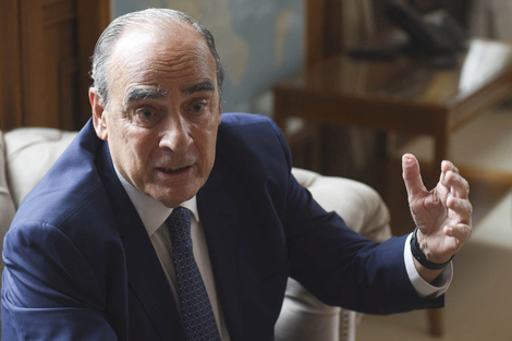 Francos se hace el distraído