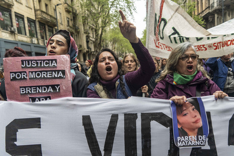 Los reclamos de familiares y amigos de las tres chicas asesinadas.