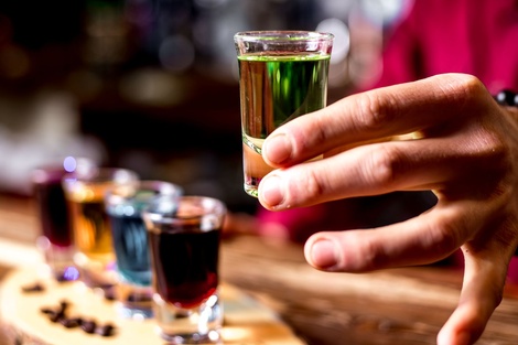 Alcohol adulterado en Brasil: suben a 29 los casos confirmados de intoxicación por metanol