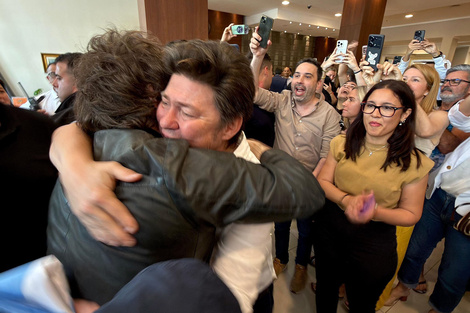 Javier Milei y Lisandro Almirón, el candidato libertario.