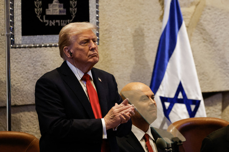 Donald Trump durante su discurso ante la Knesset, interrumpido por legisladores que reclamaron el reconocimiento del Estado palestino y denunciaron el “genocidio” en Gaza